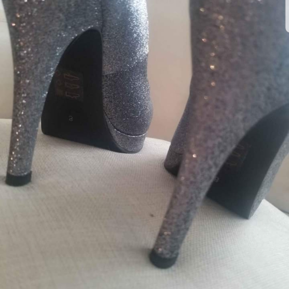 Shoes - Picture 6 of 6
